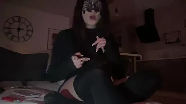 DominaCat75 online show from 12.18.24