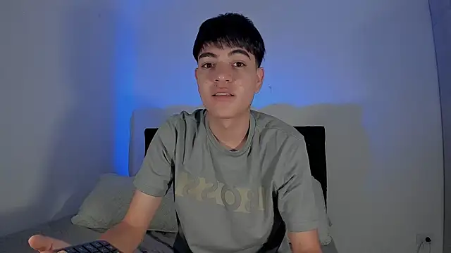 Snapshot of JaycoThomas chatting on 01.12.25 JaycoThomas online show from 01.12.25