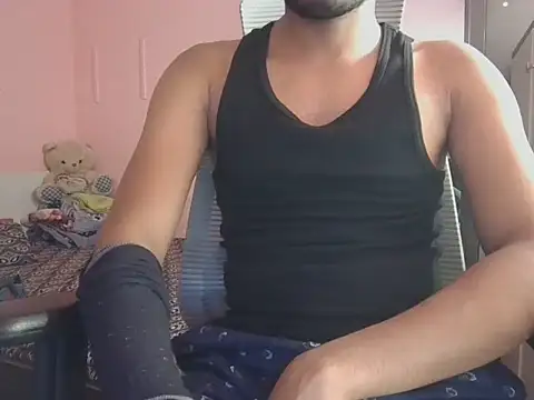 Snapshot of KissesBoyAD chatting on 11.16.25 KissesBoyAD online show from 11.16.25