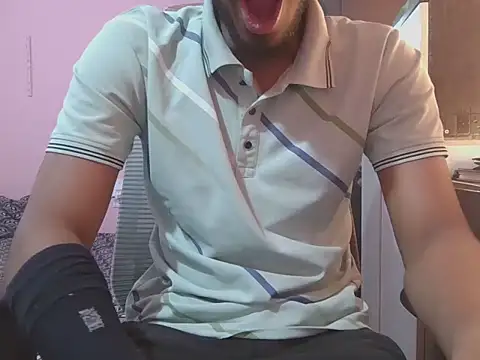 Snapshot of KissesBoyAD chatting on 11.27.25 KissesBoyAD online show from 11.27.25