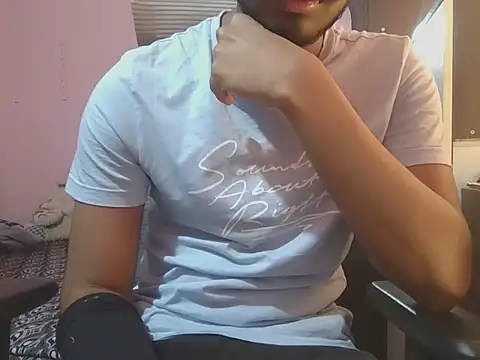 Snapshot of KissesBoyAD chatting on 12.01.25 KissesBoyAD online show from 12.01.25