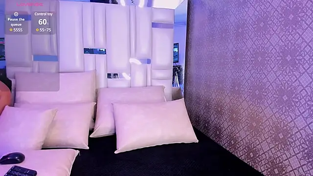 Valery Foxx  online show from 12.18.24