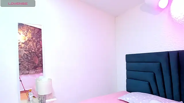 LisaWhite  online show from 12.02.24