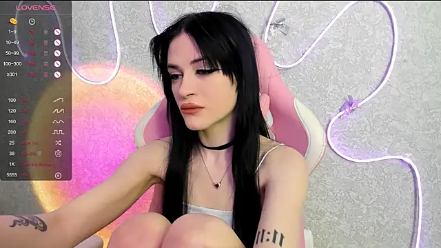Molly Crystall online show from 06.03.26