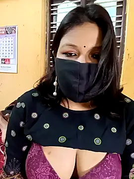 Snapshot of Radhikadavi879 chatting on 02.28.25 Radhikadavi879 online show from 02.28.25