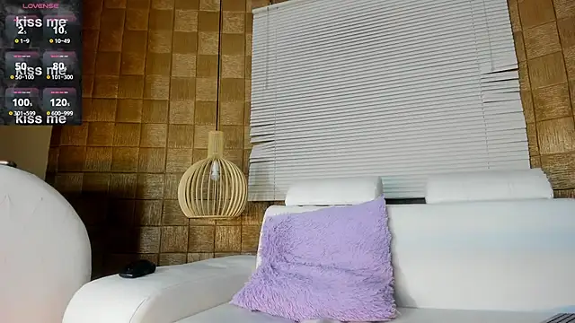 Snapshot of TOWERS21_ chatting on 01.21.25 TOWERS21 online show from 01.21.25