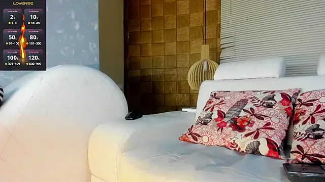 Snapshot of TOWERS21_ chatting on 02.12.25 TOWERS21 online show from 02.12.25