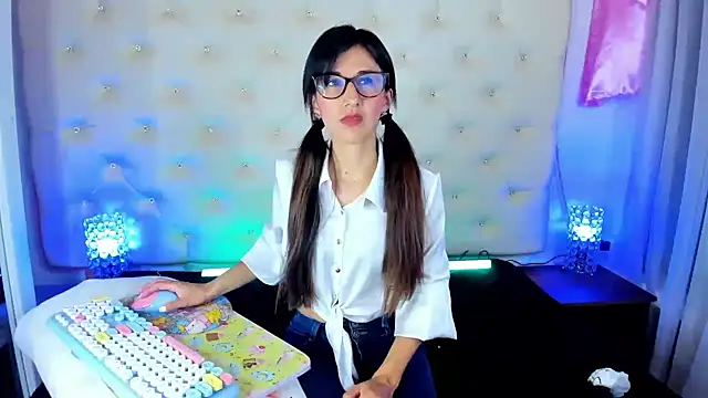  jade white  online show from 02.12.25