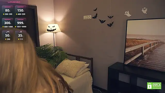 EsmaCarll online show from 11.25.25