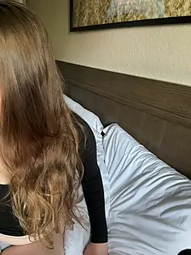 Snapshot of OverlookedHonesty9 chatting on 04.08.26 OverlookedHonesty9 online show from 04.08.26