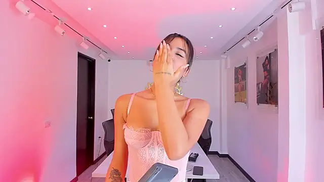 Snapshot of NairobiLee chatting on 11.17.25 NairobiLee online show from 11.17.25