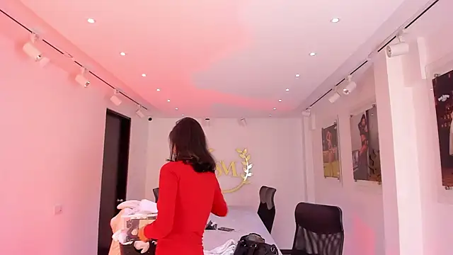 Snapshot of NairobiLee chatting on 11.20.25 NairobiLee online show from 11.20.25