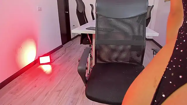 Snapshot of NairobiLee chatting on 12.20.25 NairobiLee online show from 12.20.25