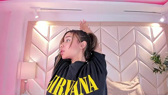 Snapshot of NairobiLee chatting on 04.10.26 NairobiLee online show from 04.10.26