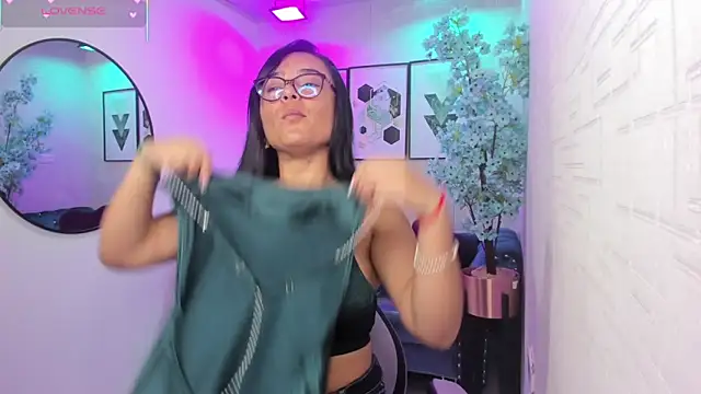 Tiara rr online show from 03.31.26