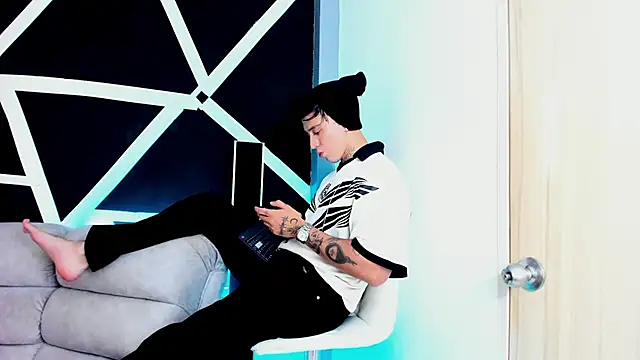 JUSTIN FULLER1 online show from 09.11.25