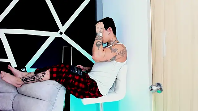 JUSTIN FULLER1 online show from 10.12.25