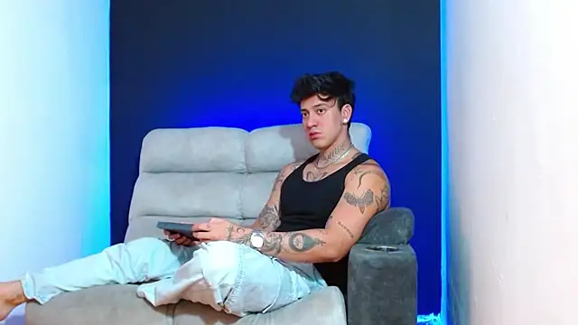 Snapshot of JUSTIN_FULLER1 chatting on 12.21.25 JUSTIN FULLER1 online show from 12.21.25