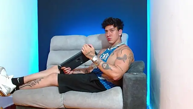 Snapshot of JUSTIN_FULLER1 chatting on 12.23.25 JUSTIN FULLER1 online show from 12.23.25