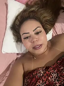 Snapshot of lariic chatting on 01.04.25 lariic online show from 01.04.25