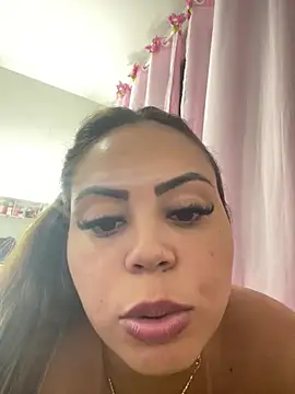 Snapshot of lariic chatting on 02.19.25 lariic online show from 02.19.25