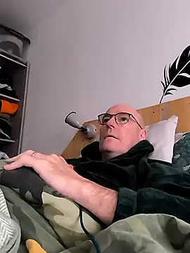 Snapshot of bogland33 chatting on 03.04.25 bogland33 online show from 03.04.25