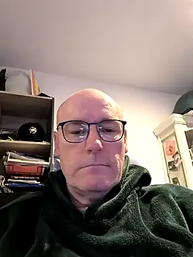 Snapshot of bogland33 chatting on 03.04.25 bogland33 online show from 03.04.25