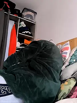 Snapshot of bogland33 chatting on 03.08.25 bogland33 online show from 03.08.25