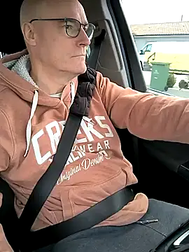 Snapshot of bogland33 chatting on 03.10.25 bogland33 online show from 03.10.25