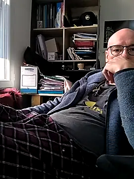 Snapshot of bogland33 chatting on 03.12.25 bogland33 online show from 03.12.25