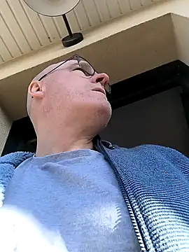 Snapshot of bogland33 chatting on 03.18.25 bogland33 online show from 03.18.25