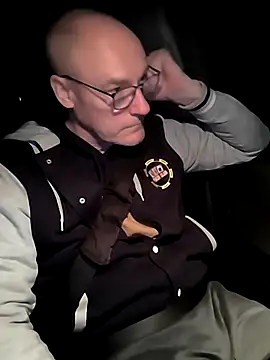 Snapshot of bogland33 chatting on 03.22.25 bogland33 online show from 03.22.25