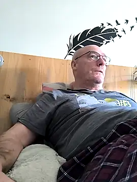 Snapshot of bogland33 chatting on 09.19.25 bogland33 online show from 09.19.25