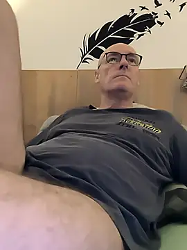 Snapshot of bogland33 chatting on 09.20.25 bogland33 online show from 09.20.25