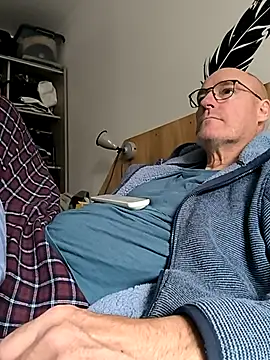 Snapshot of bogland33 chatting on 09.26.25 bogland33 online show from 09.26.25