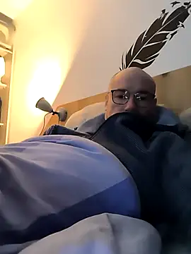 Snapshot of bogland33 chatting on 09.27.25 bogland33 online show from 09.27.25