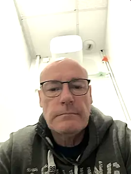 Snapshot of bogland33 chatting on 10.14.25 bogland33 online show from 10.14.25