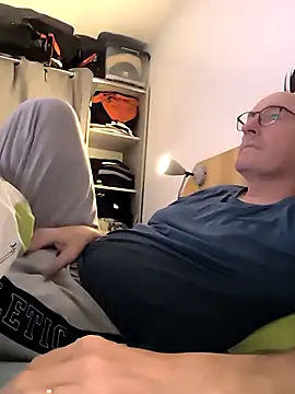 Snapshot of bogland33 chatting on 10.22.25 bogland33 online show from 10.22.25