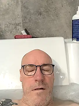 Snapshot of bogland33 chatting on 10.25.25 bogland33 online show from 10.25.25