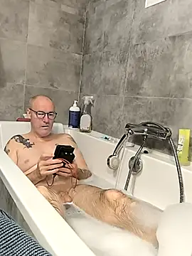 Snapshot of bogland33 chatting on 11.08.25 bogland33 online show from 11.08.25