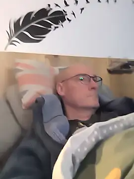 Snapshot of bogland33 chatting on 11.12.25 bogland33 online show from 11.12.25