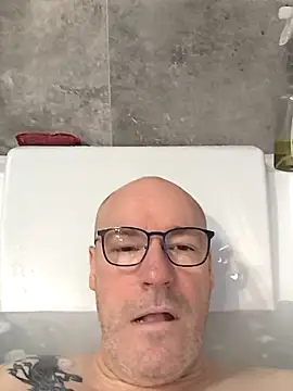 Snapshot of bogland33 chatting on 11.15.25 bogland33 online show from 11.15.25