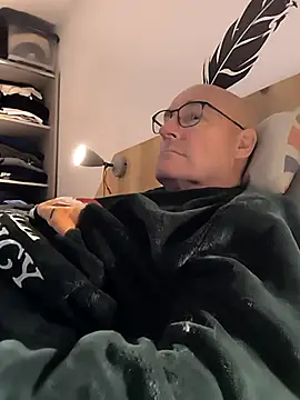 Snapshot of bogland33 chatting on 11.23.25 bogland33 online show from 11.23.25