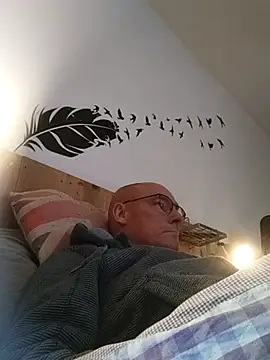 Snapshot of bogland33 chatting on 11.26.25 bogland33 online show from 11.26.25