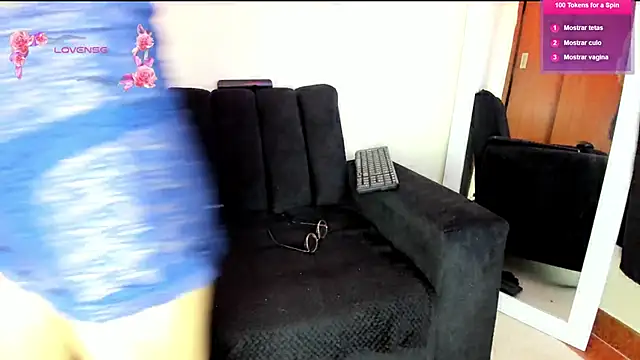 Snapshot of its__angelica_ chatting on 03.08.25 its angelica online show from 03.08.25