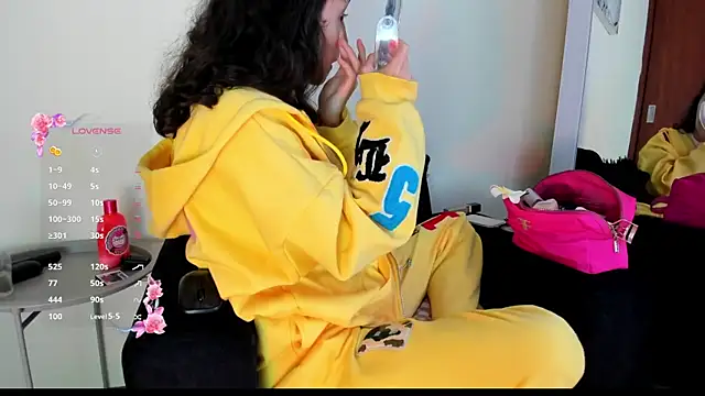 Snapshot of its__angelica_ chatting on 10.21.25 its angelica online show from 10.21.25