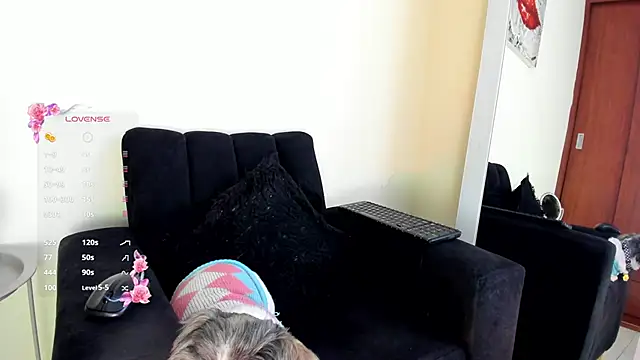 Snapshot of its__angelica_ chatting on 11.13.25 its angelica online show from 11.13.25