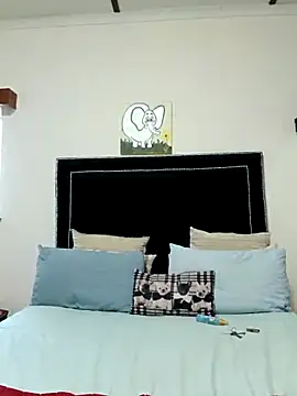 Snapshot of contagiousqueen chatting on 02.13.26 contagiousqueen online show from 02.13.26