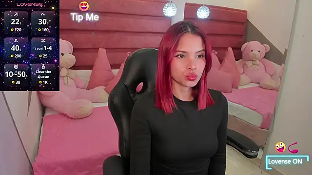 Snapshot of anna__duff chatting on 12.21.24 anna duff online show from 12.21.24