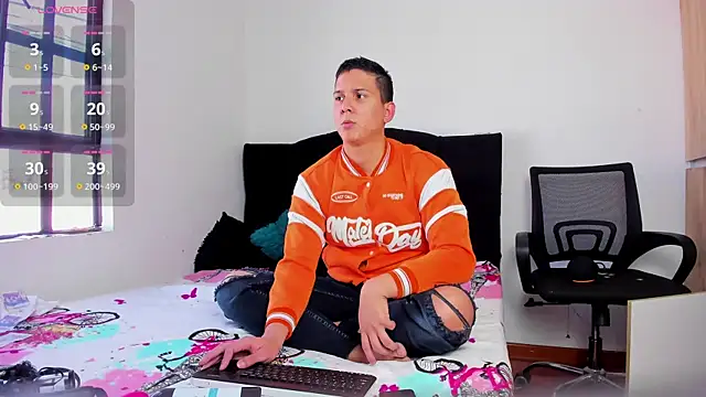 ANDREZALVAREZ online show from 10.18.25